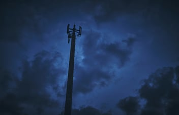 Cell tower with dark storm clouds image courtesy of Michael Förtsch 